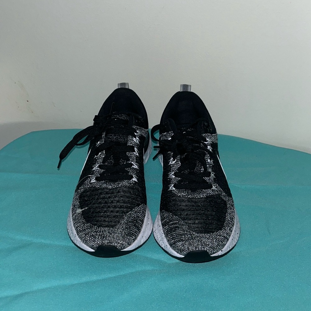 Nike runners NWOT